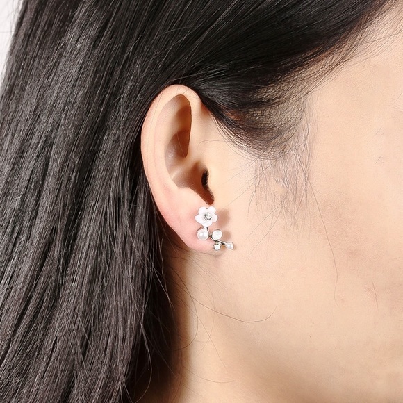 3/$30 - Silver Pearl/Opal Flower Ear Crawler Studs - Picture 2 of 8